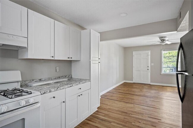 Foto del edificio - 190 Opal Dr