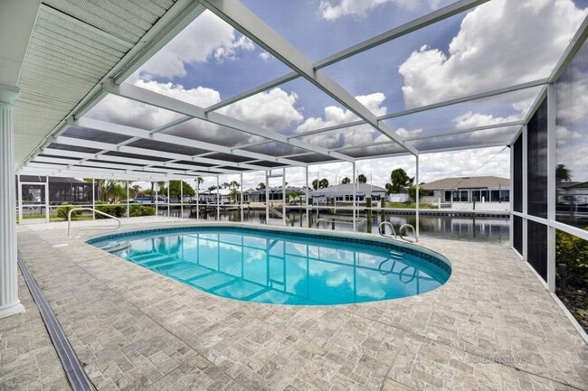 Building Photo - 6305 Cottonwood Ln