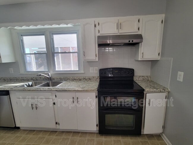 Building Photo - 13341 Latham Ln