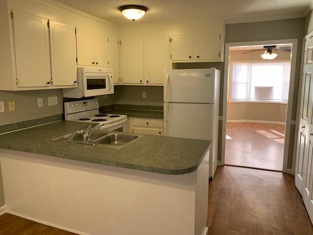 Foto del edificio - 2128 Flagstone Ct