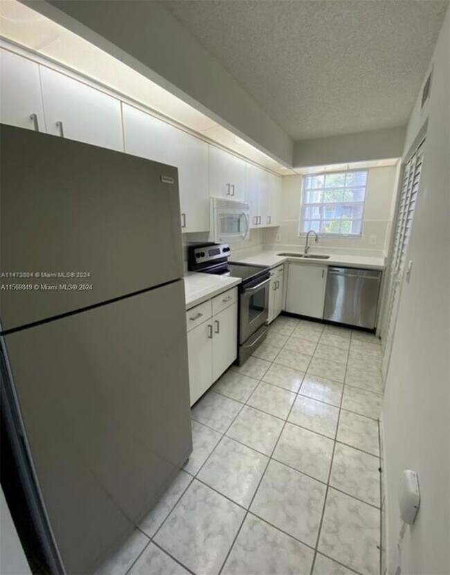 Building Photo - 2019 SE 27th Drive 102- 5C, Homestead, FL ...