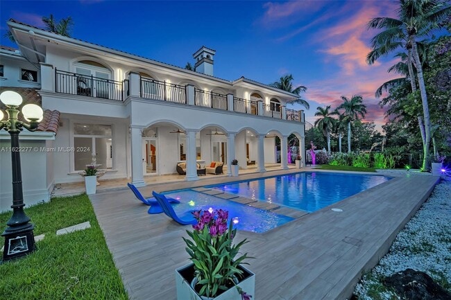 Building Photo - 200 Costanera Rd