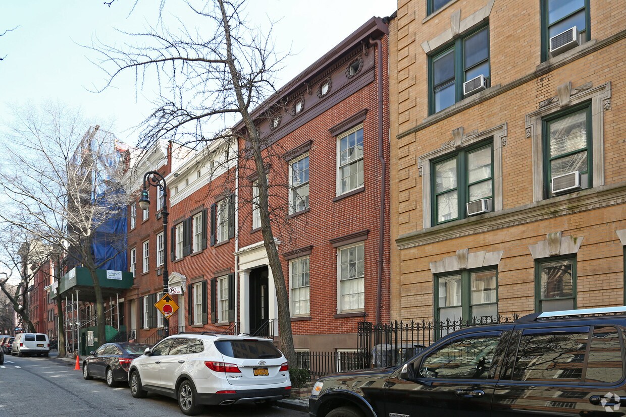 Building Photo - 76 Bank St
