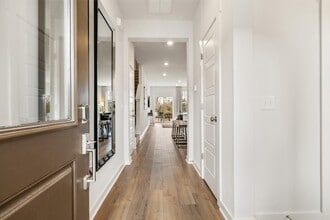 Building Photo - 674 Birdie Dr