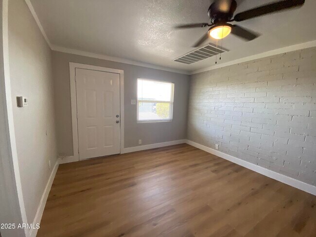 Foto del edificio - 1595 W Mountain View Rd