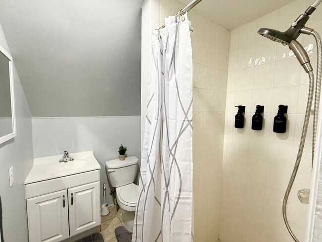 Foto del edificio - 1-Bedroom Apartment – Prime Poughkeepsie Location: Prime location!