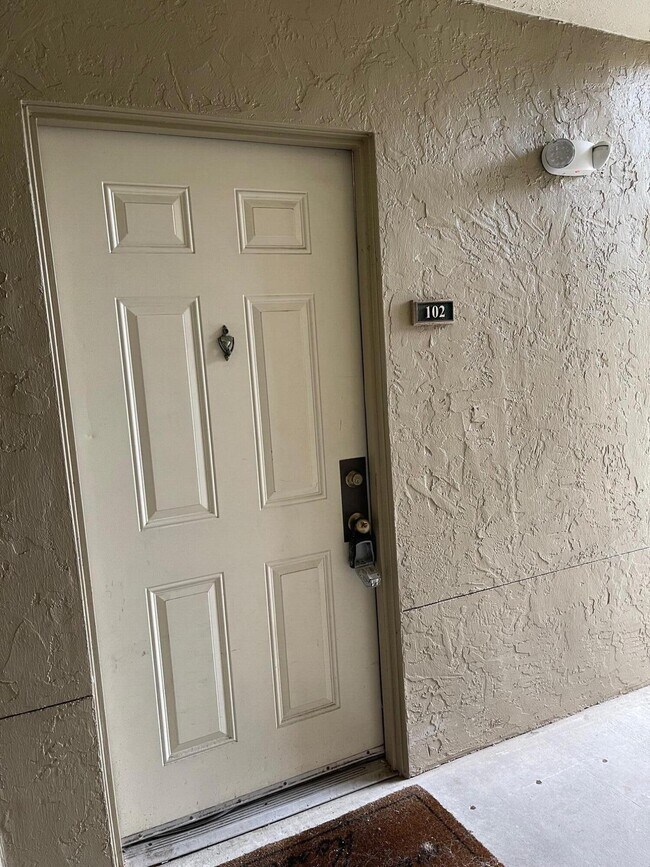 Foto del edificio - 1740 Palm Cove Blvd