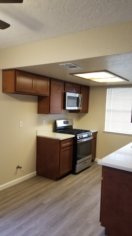 Building Photo - 1121 E St