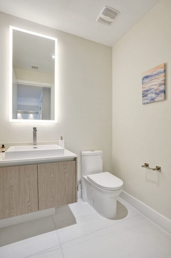 Foto del edificio - 3100 N Ocean Dr