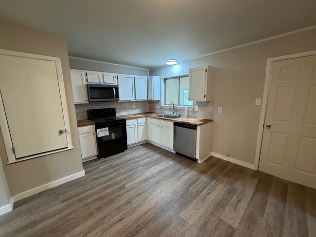 Building Photo - 103 Briarfield Cove
