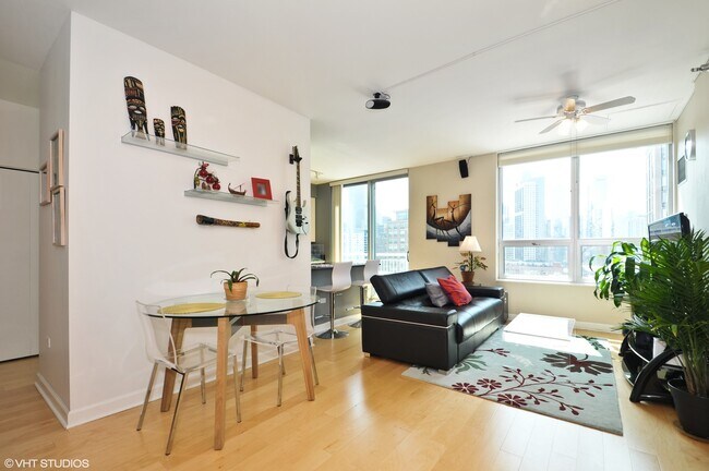 Foto del edificio - 421 W Huron St