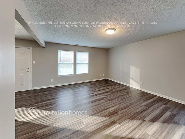 Foto del edificio - 6821 Wandering Creek Dr