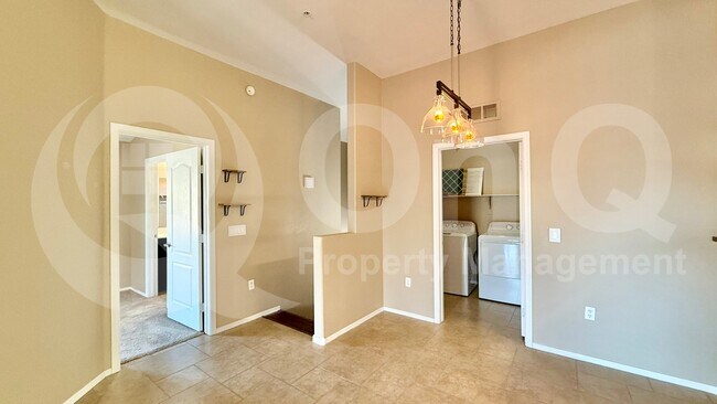 Foto del edificio - 1350 S Greenfield Rd