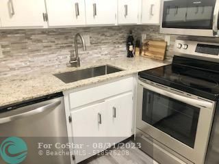 Foto del edificio - 2221 NE 68th St