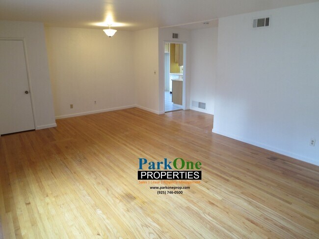 Foto del edificio - COMING SOON! 3 Bed 2 Bath Walnut Creek Home