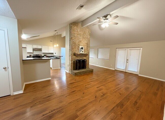 Foto del edificio - 1014 Stoneleigh Ct