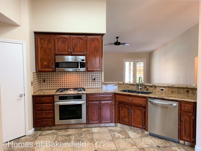 Foto del edificio - 3 br, 2 bath House - 5702 Seasons Valley Ct
