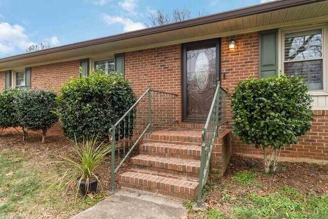 Foto del edificio - 405 Hillcrest Dr