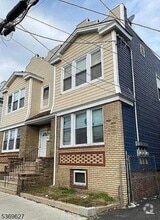 Building Photo - 680 18th Ave