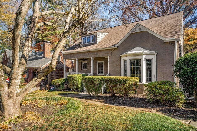 Foto del edificio - 932 Kings Ct NE