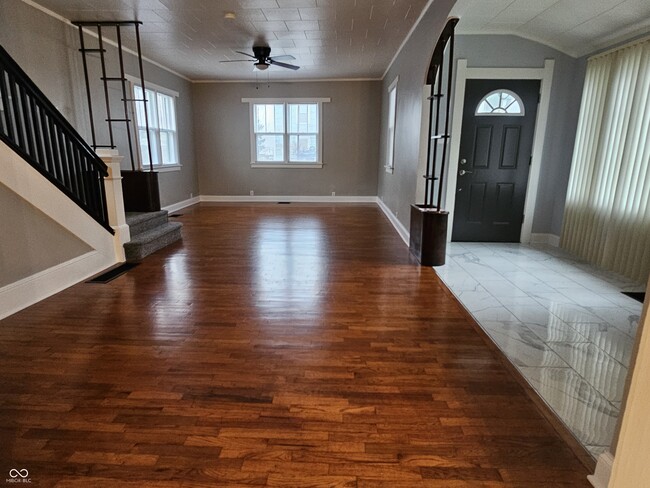 Building Photo - 335 W 4th St