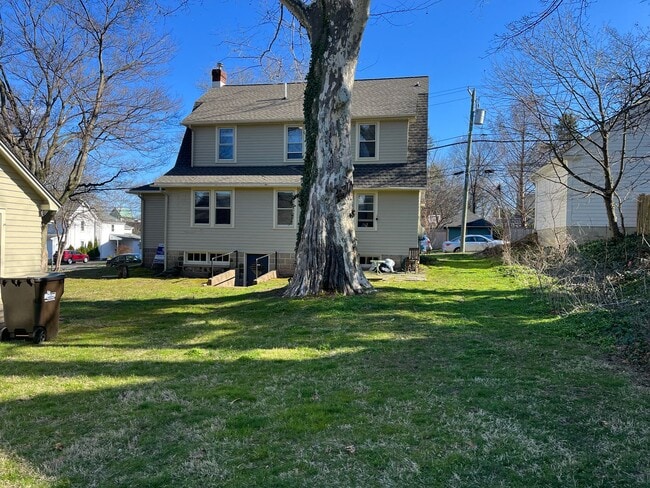 Building Photo - 194 Shewell Ave