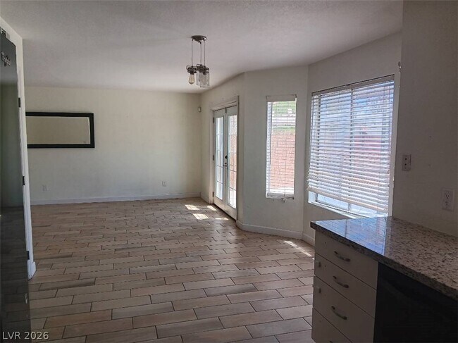 Foto del edificio - 121 Logansberry Ln
