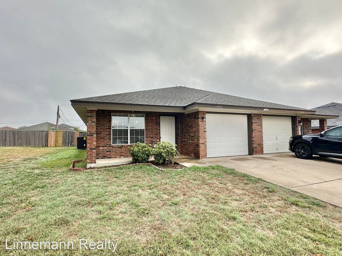 Primary Photo - 3 br, 2 bath House - 4410 Acorn Creek Trail