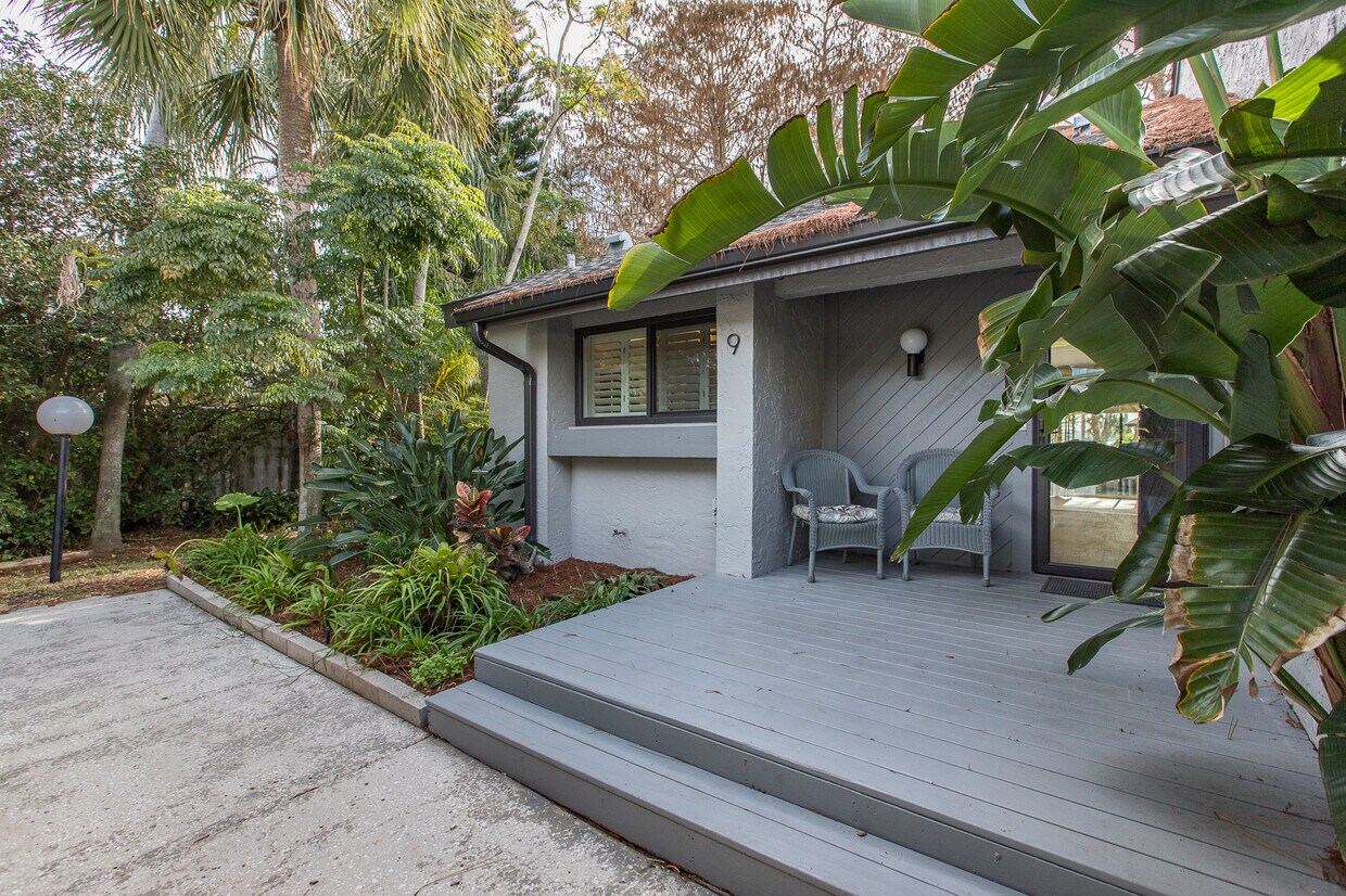 End Unit - 90 S Highland Ave