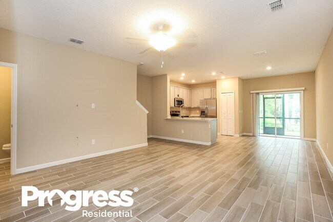 Foto del edificio - 373 Cherry Ridge Dr
