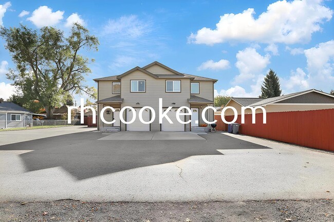 Building Photo - 312 S Blake Rd