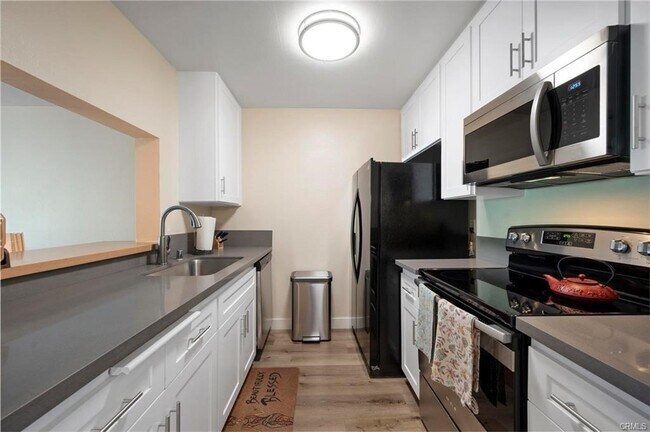 Foto del edificio - 5460 White Oak Ave