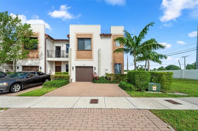 Foto del edificio - 21460 NE 2nd Ct