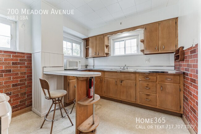 Building Photo - Precious 2 bed 1 bath AVAILALE NOW!!