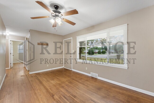 Building Photo - 2310 S Vine St