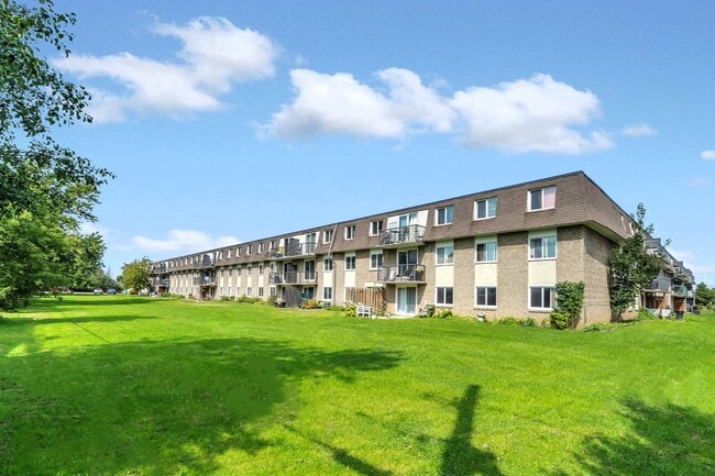 Photo du bâtiment - 16th Street Apartments
