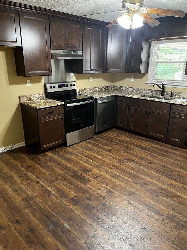 Building Photo - Spacious