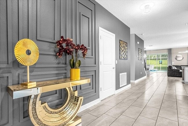 Building Photo - 9052SD  Newly Furnished 9BR Villa/Steps fr...
