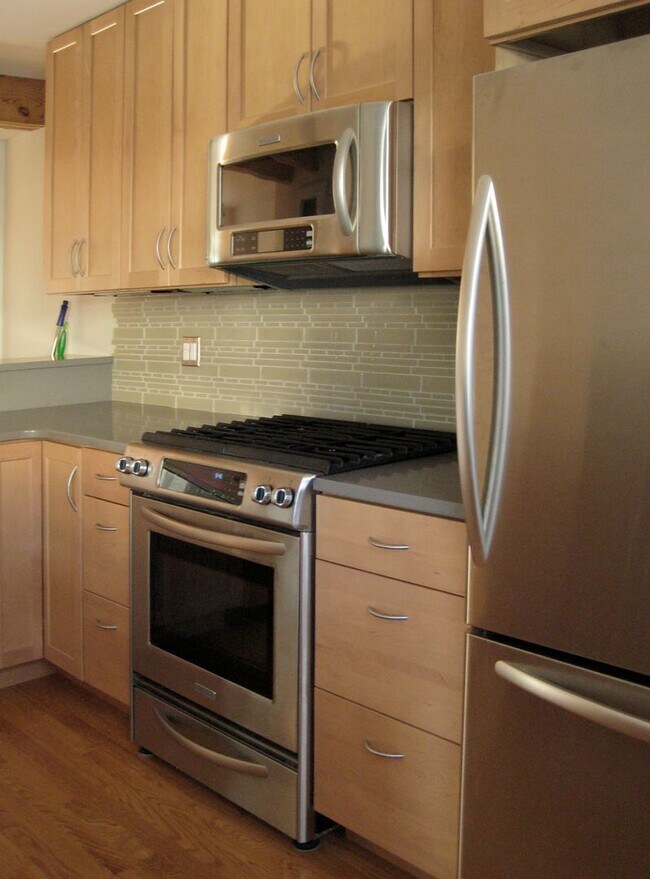 Building Photo - 415 Burgoyne Rd