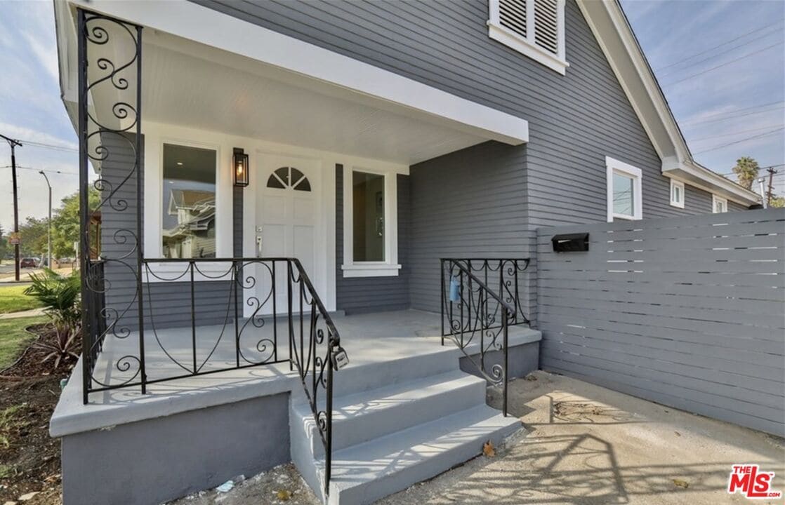 Primary Photo - 3665 W 58th Pl