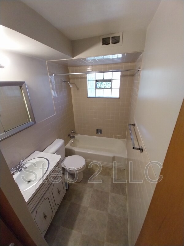 Foto del edificio - 7384 Pearl Rd