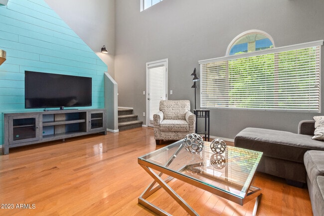 Foto del edificio - 2150 W Alameda Rd