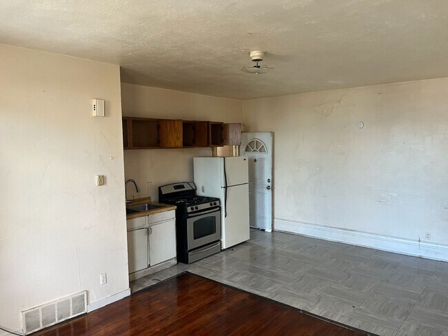 Building Photo - 2421 S 5th Pl