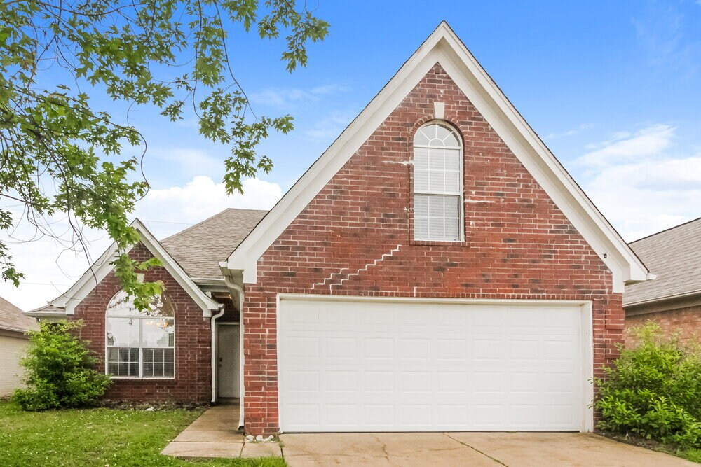 Foto principal - 8236 Clubview Dr