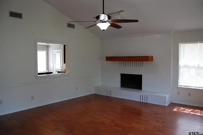 Building Photo - 16215 Carole Dr