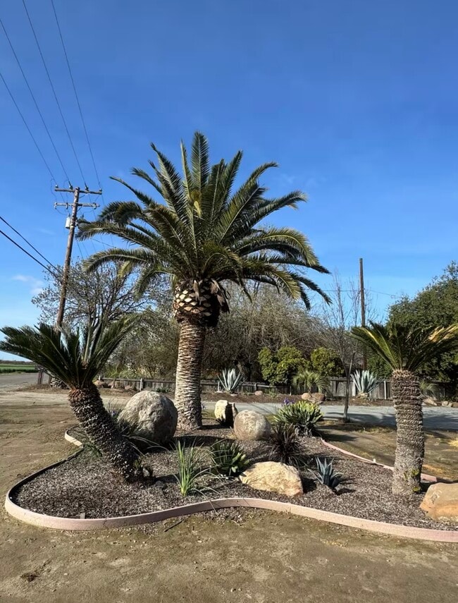 Foto del edificio - 8145-8142 8 1/2 Ave