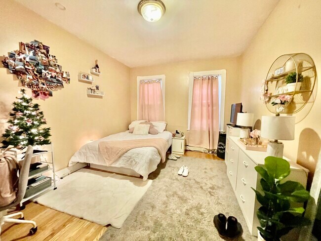 Building Photo - 8 Eldora St