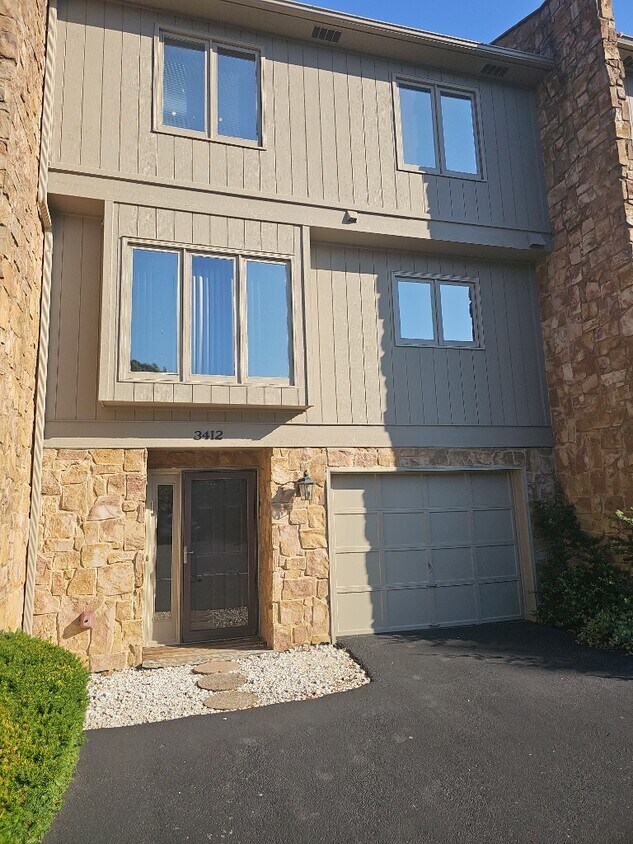 Foto del edificio - 3412 Londonderry Ct