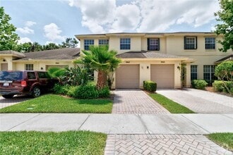 Building Photo - 9943 E Villa Cir