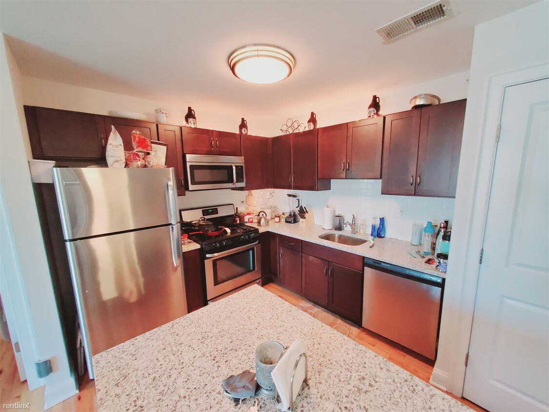 Primary Photo - 2 br, 2 bath Condo - 965 Hope St Unit 4